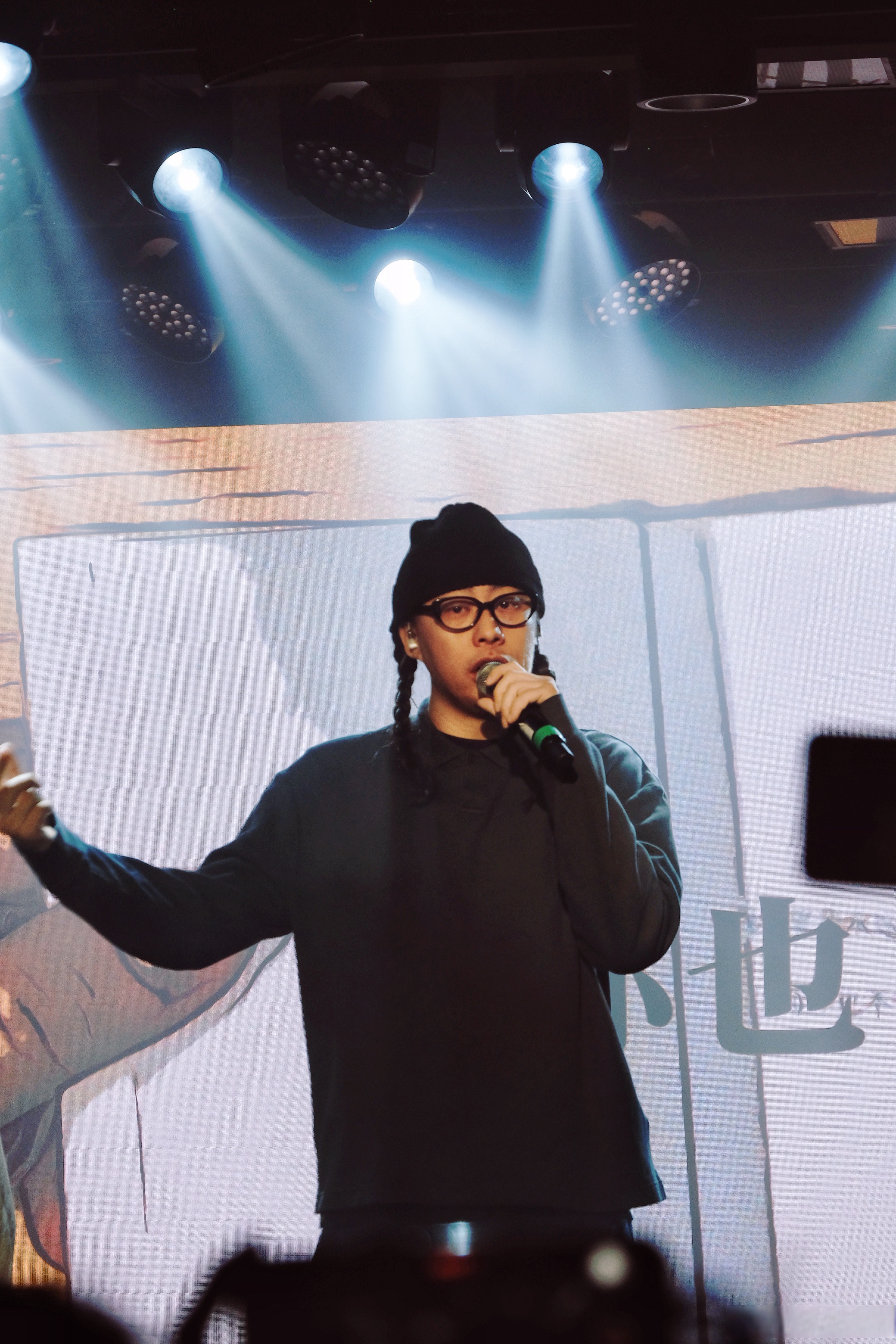 19岁RAPPER潮水欢迎你摄影师19岁RAPPER潮水欢迎你摄影师-第1张图片