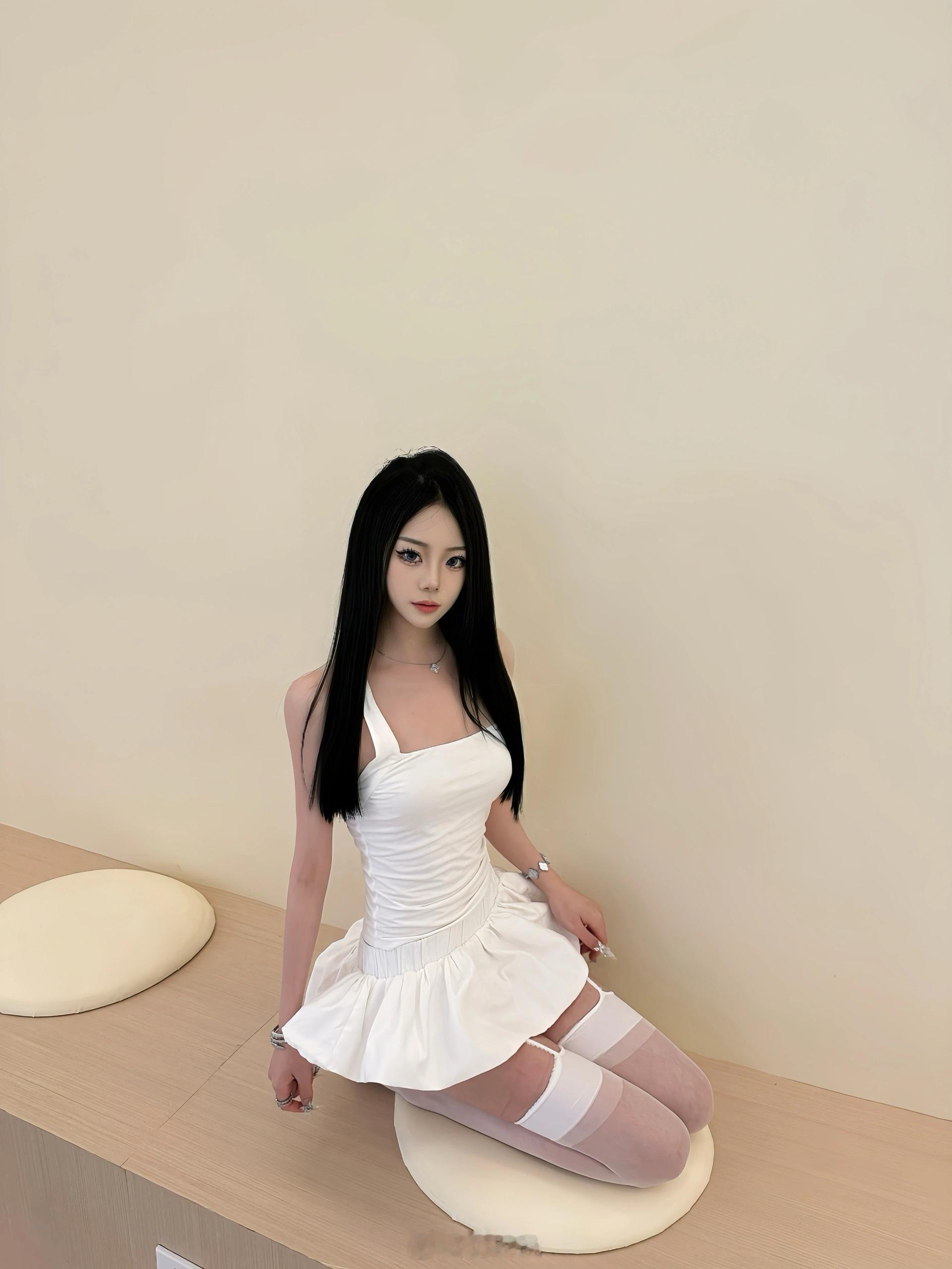 在椅子上坐着腿抬起来的运动在椅子上坐着腿抬起来的运动-第2张图片