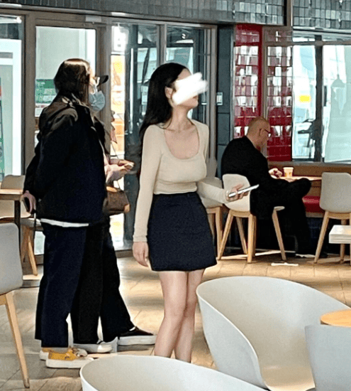 揉美女的胸和屁股动态图片揉美女胸和屁股动态图片-第3张图片