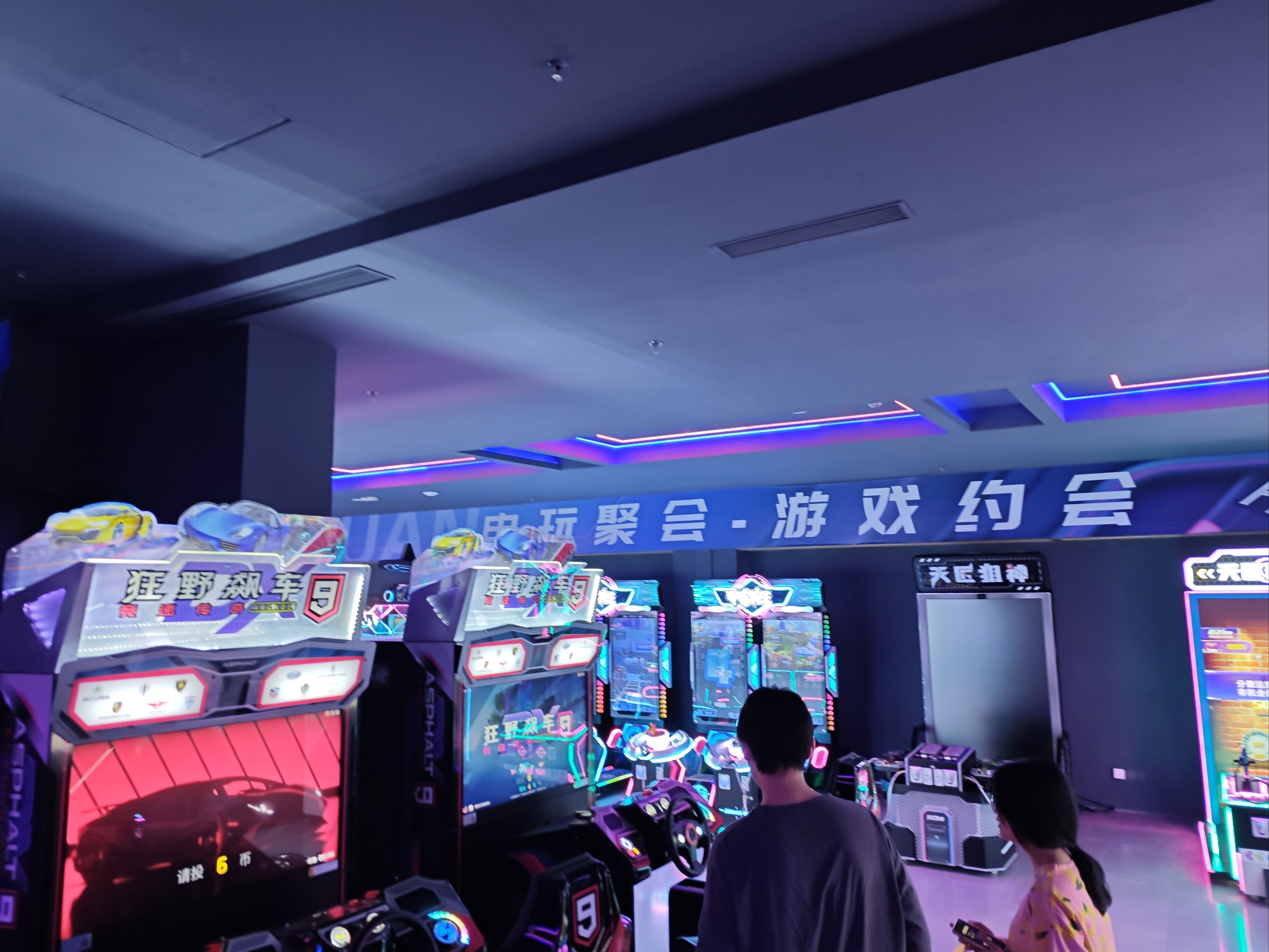 电玩人马电玩人马，炫酷的虚拟战士