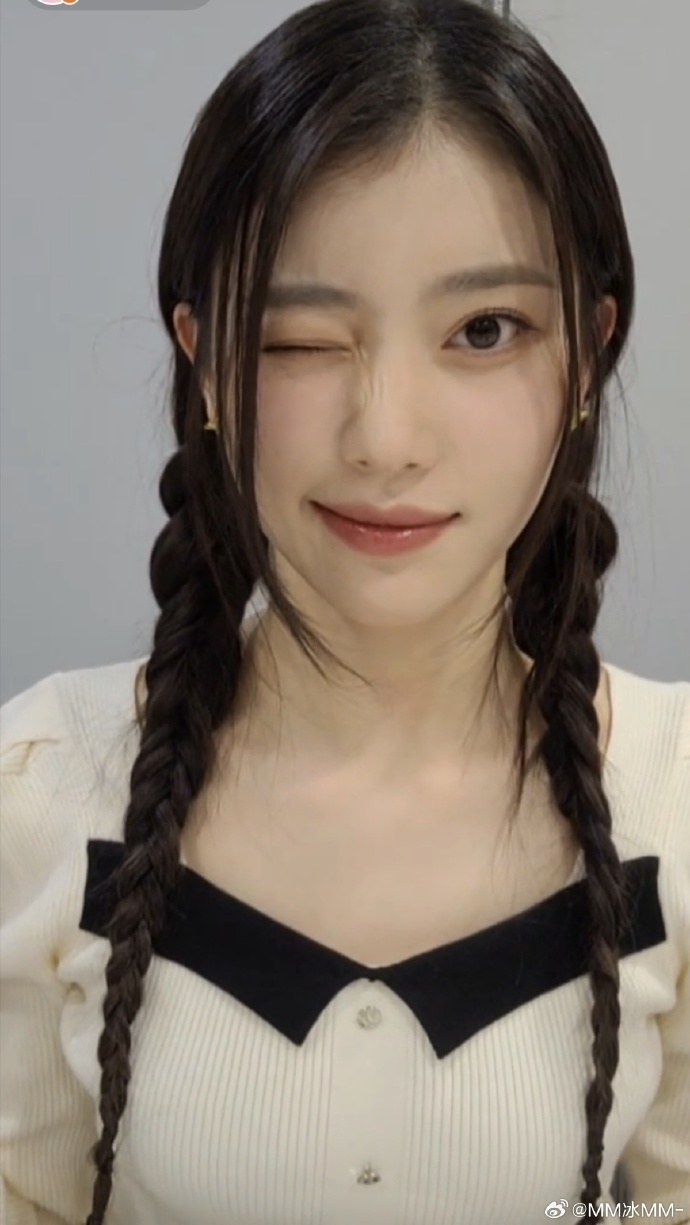 小婷又软又嫩又紧水又多小婷的肌肤魅力-第2张图片