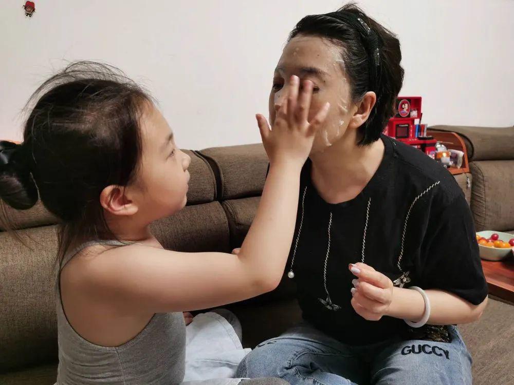 高考前母亲把自己给了孩子高考前母亲给予孩子无私的爱-第3张图片