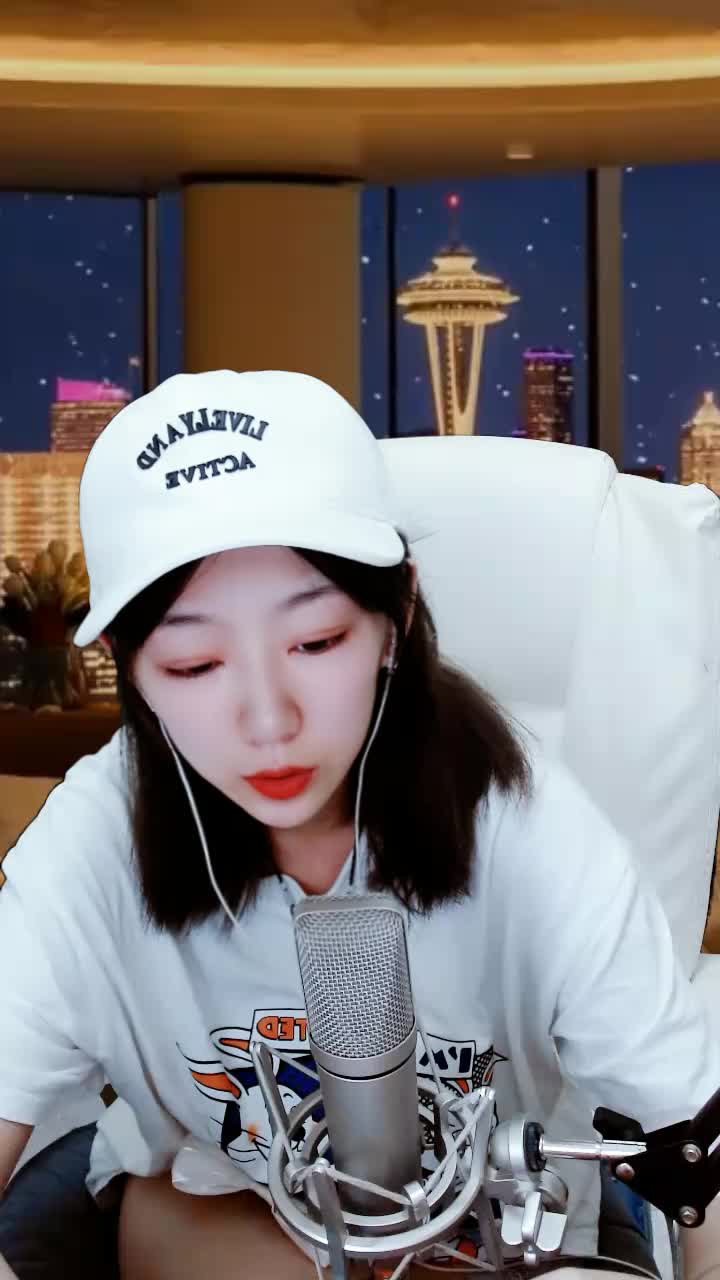 银河聊天室，星辰间的秘密交流-第2张图片