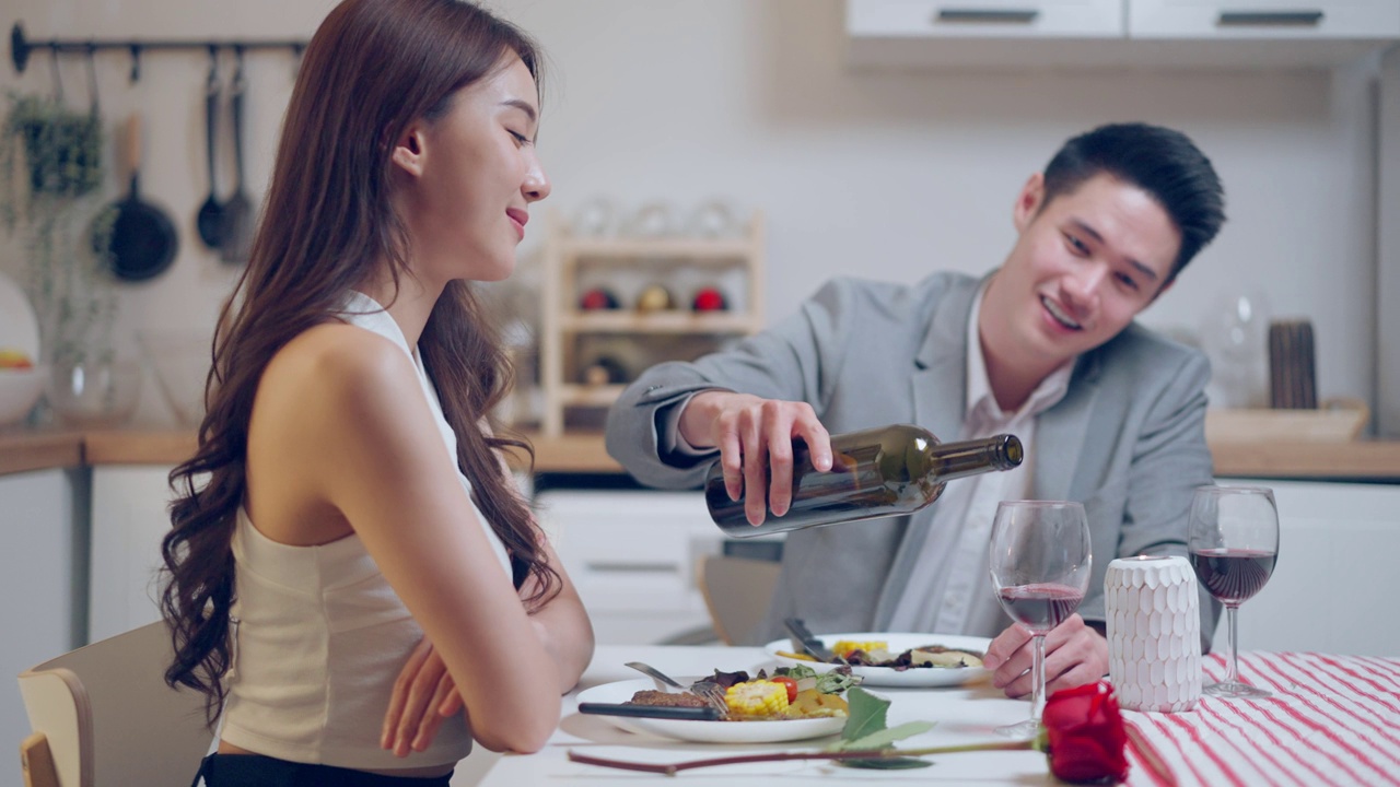男女夜晚在爽视频免费观看-第2张图片
