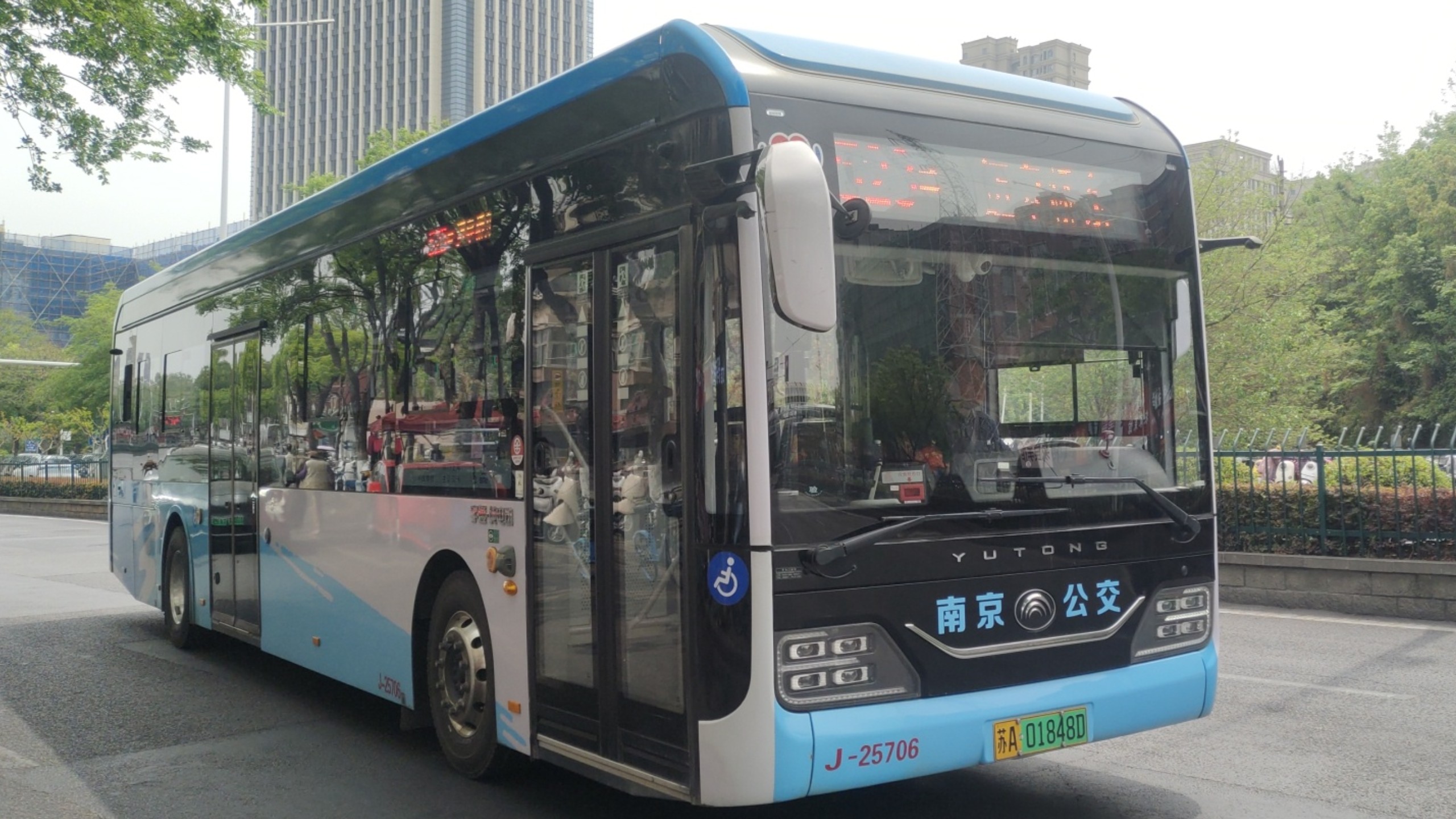 在公交车上要了无数次小便在公交车上无数次的经历-第3张图片
