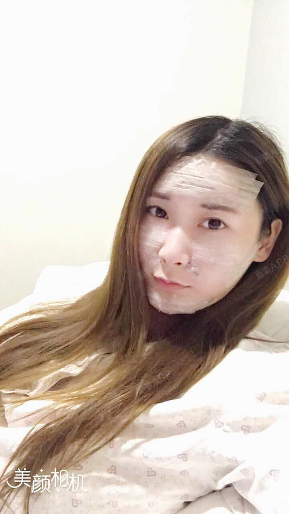 厨房里两只奶头被吸肿