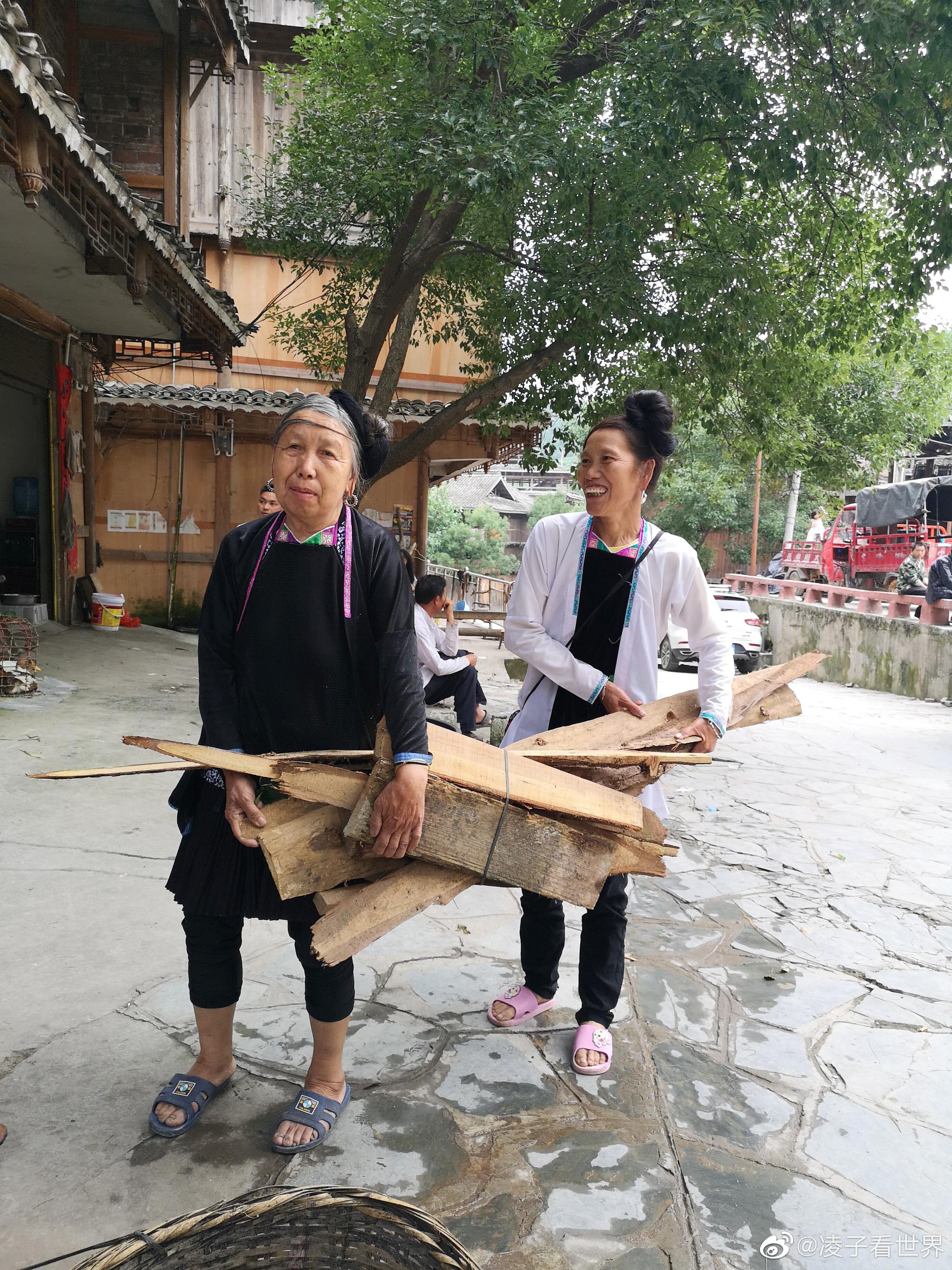 大尺寸的小黄说说100是乡村大尺寸的小黄，生活的色彩与希望