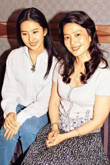 海角封神妈妈视频真的假的海角封神妈妈视频，真假难辨-第2张图片