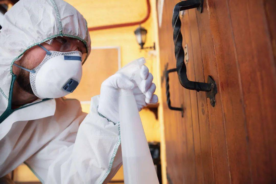 小伙狂喷30分钟酒精小伙狂喷30分钟