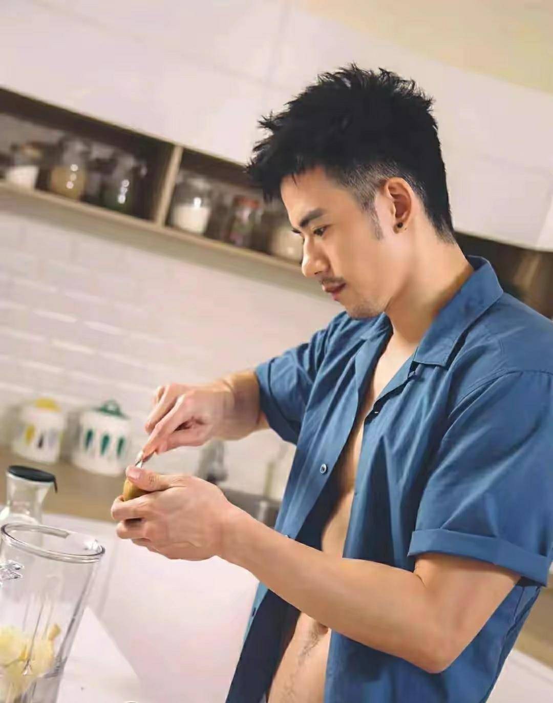 业佘老头视频，男人四的魅力与智慧-第2张图片