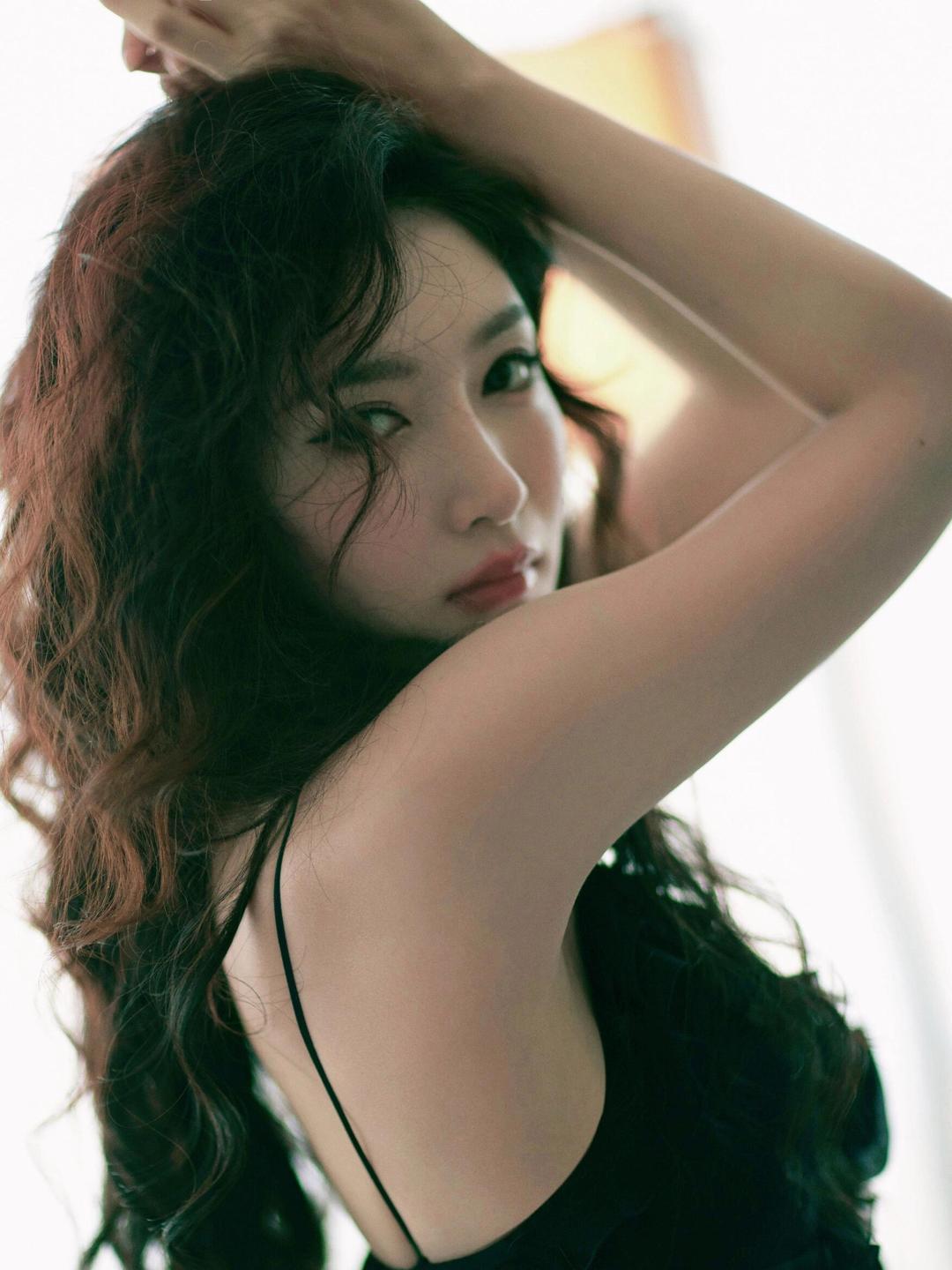 黑与白女装，优雅与自信的完美融合