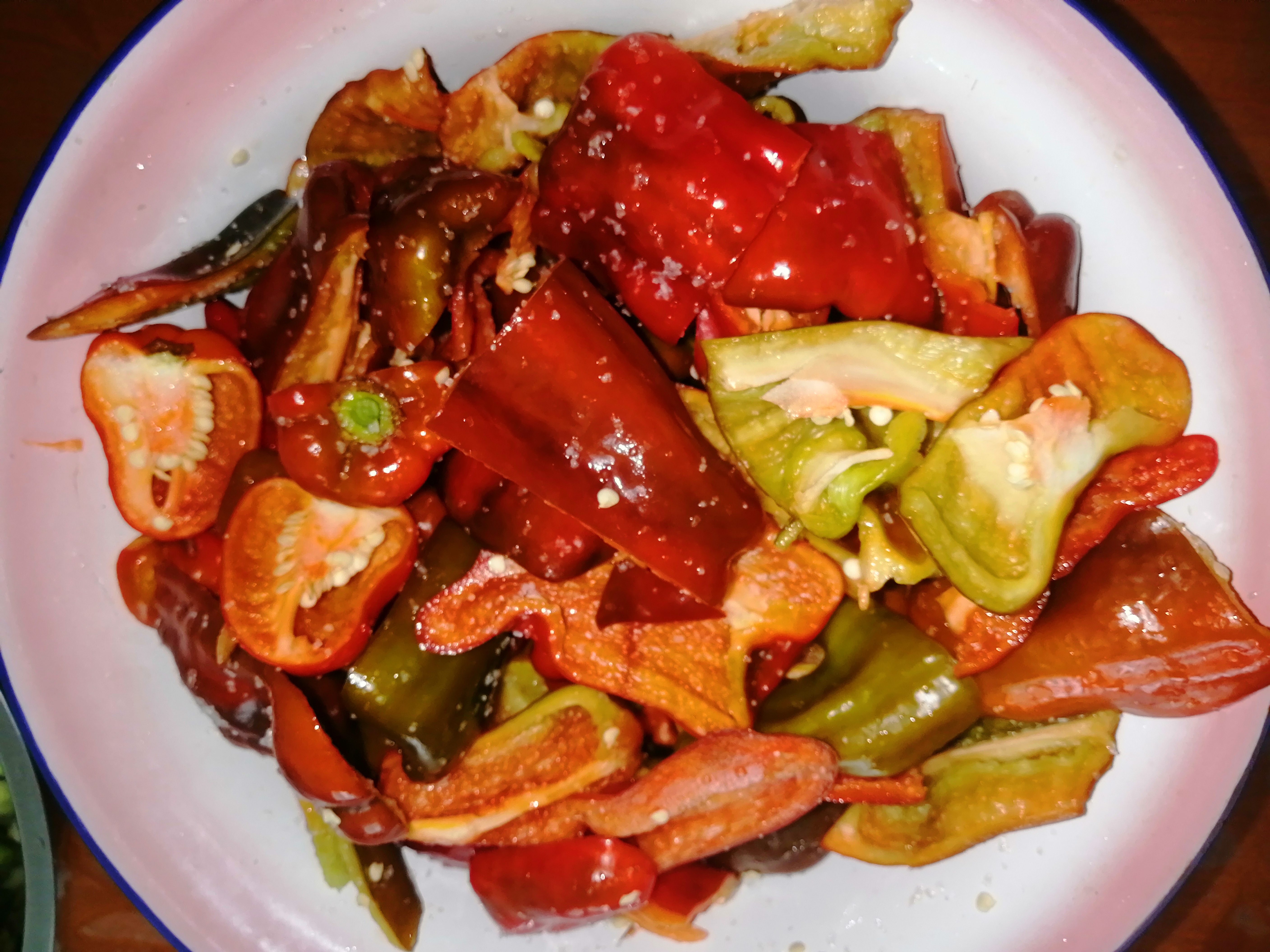 茄子丝瓜向日葵黄瓜榴莲鸭脖美食之旅-第2张图片