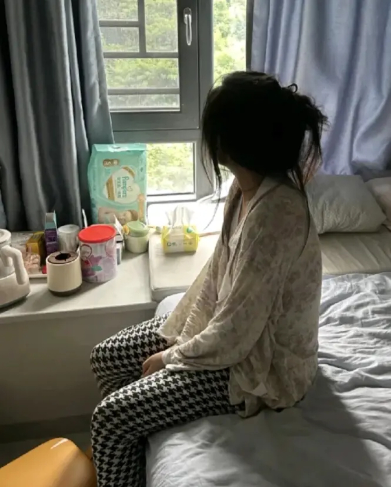 一边喂着奶一边做着爱一边喂着奶一边爱的温馨时光