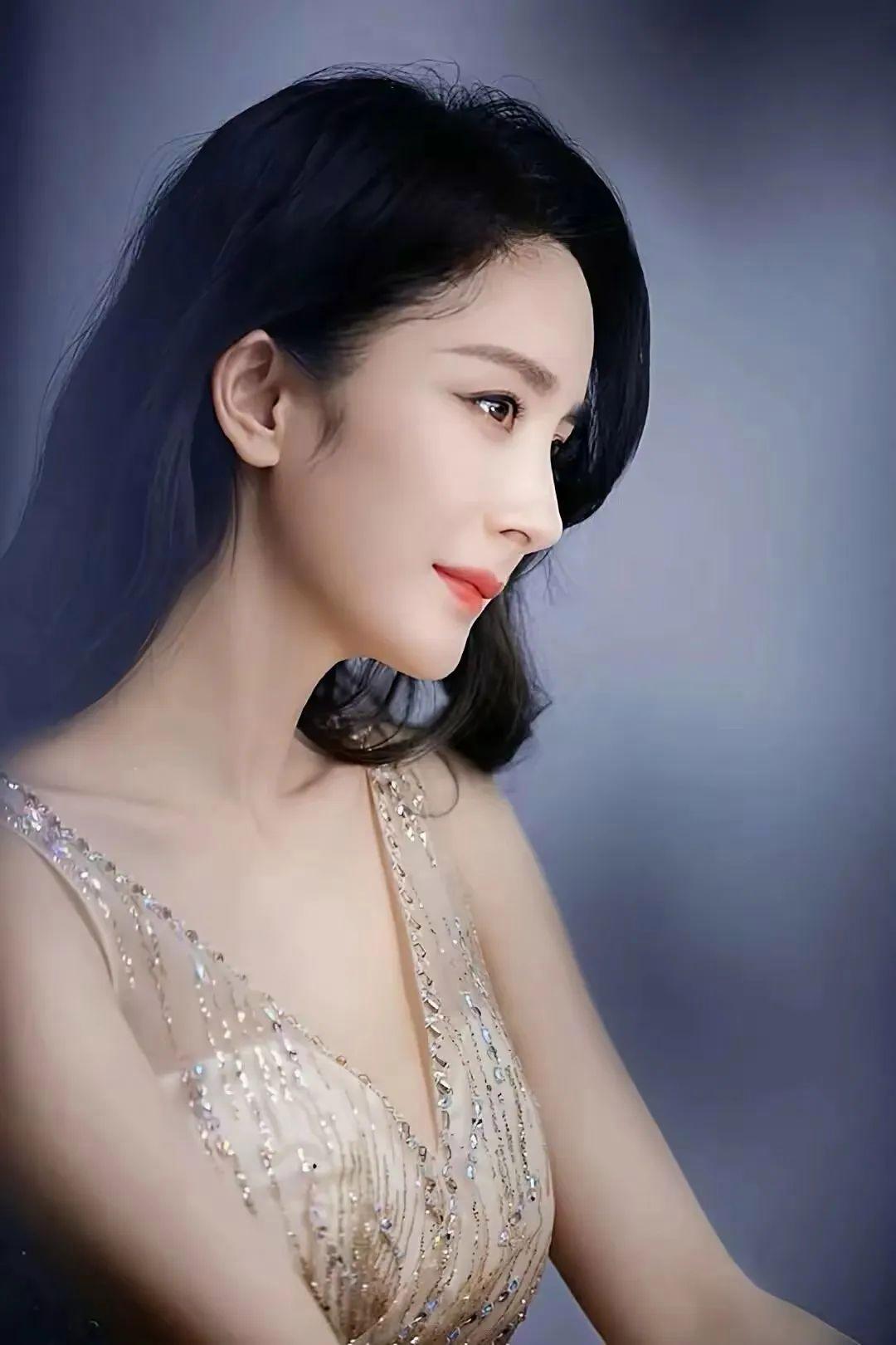 杨幂爆乳，娱乐圈的时尚新风尚-第3张图片