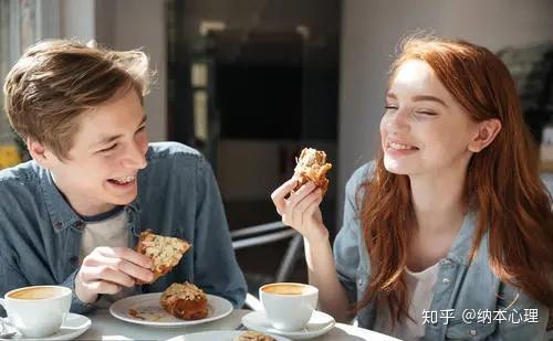 闺蜜和男朋友三个人吃饭尴尬闺蜜与男朋友三人吃饭尴尬