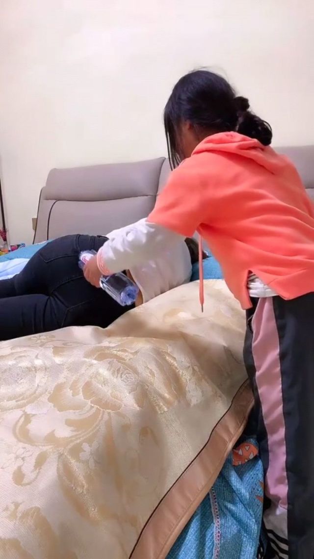 妈妈喝醉后认为我是爸爸动漫妈妈喝醉后，我成为她心中的爸爸-第2张图片