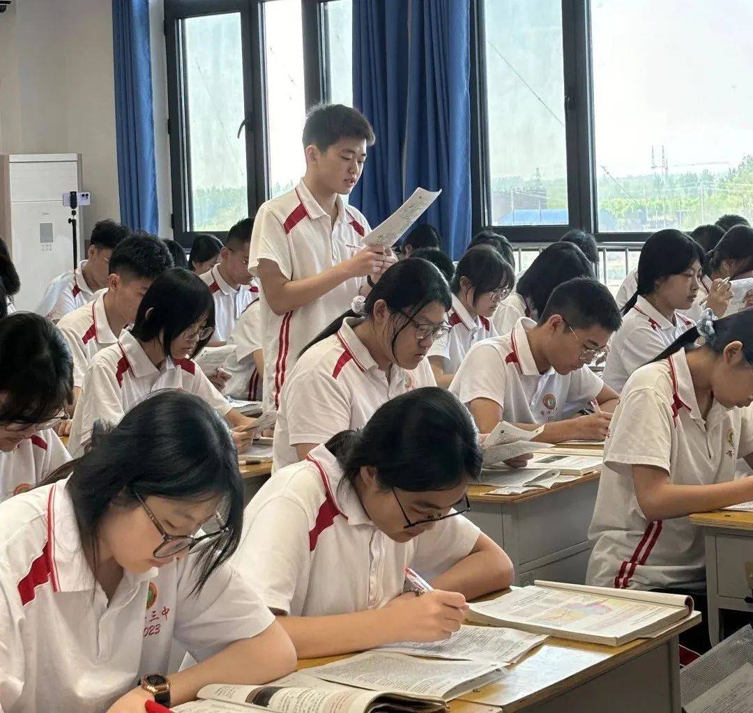 教室中的师生互动，学生与老师在TUBE课堂中的交流-第3张图片