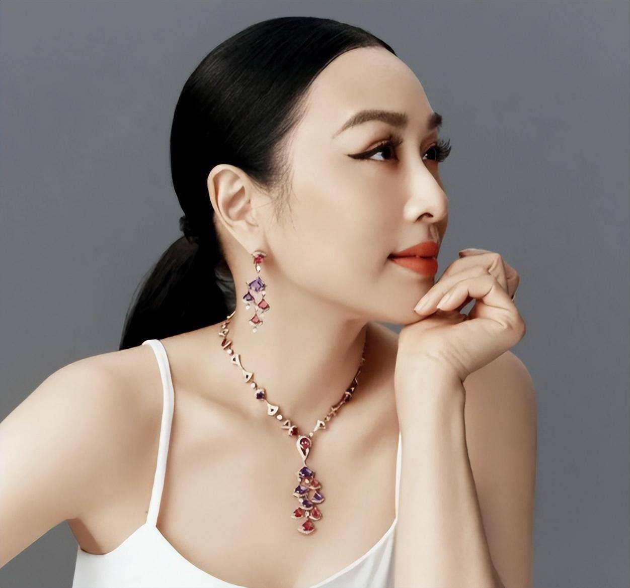 搡老熟女老女人一区二区搡老熟女一区二区，魅力四溢的女性世界-第2张图片