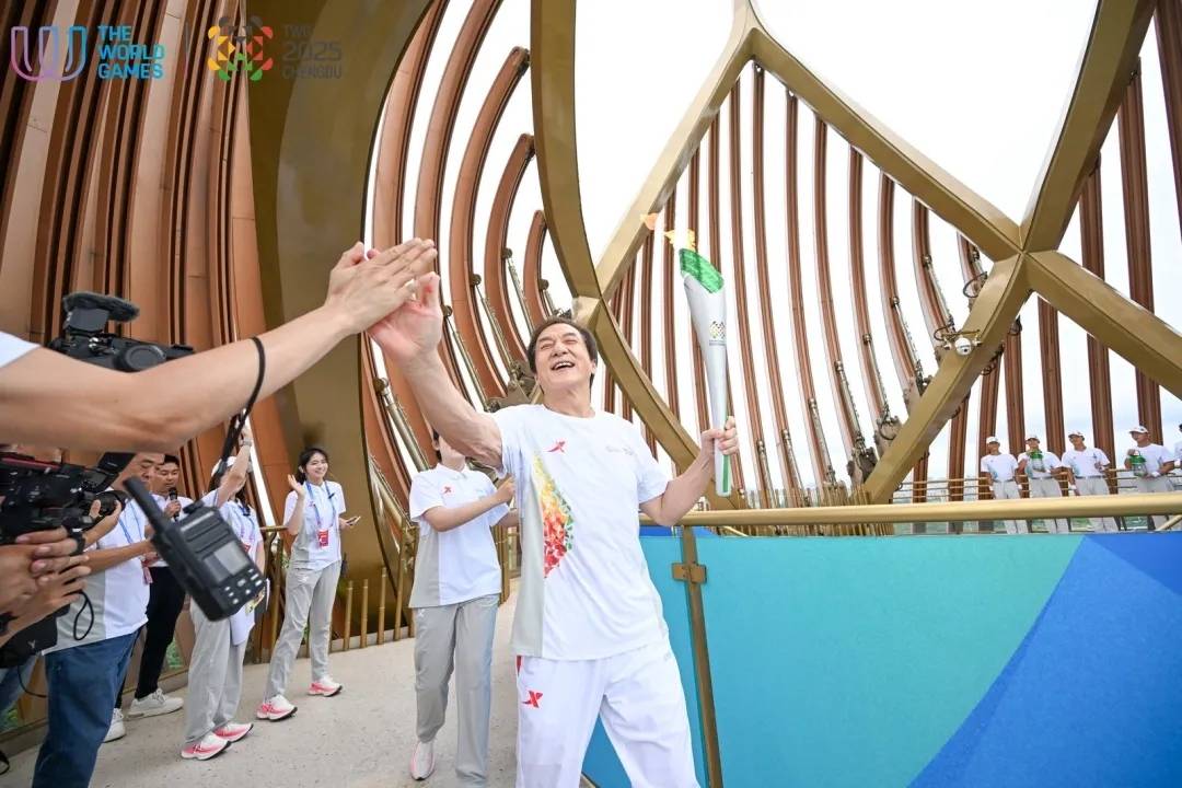 成都大运会火种飞往北京a成都大运会火种飞往北京-第3张图片