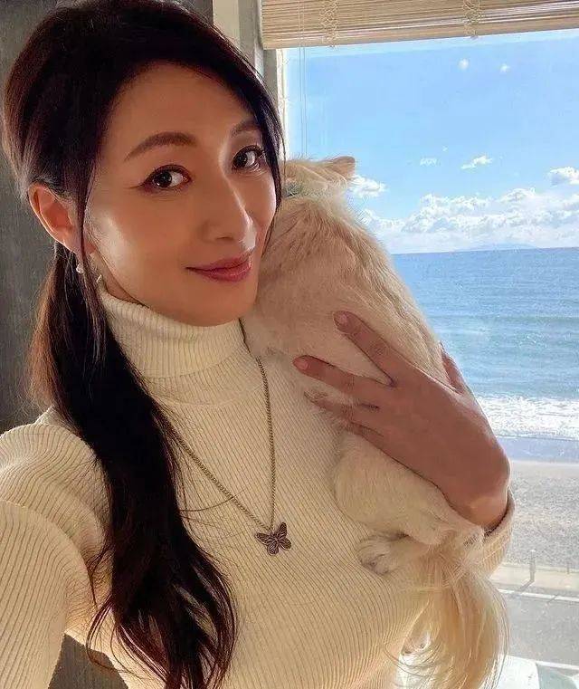 侮辱丰满美丽的人妻-第3张图片