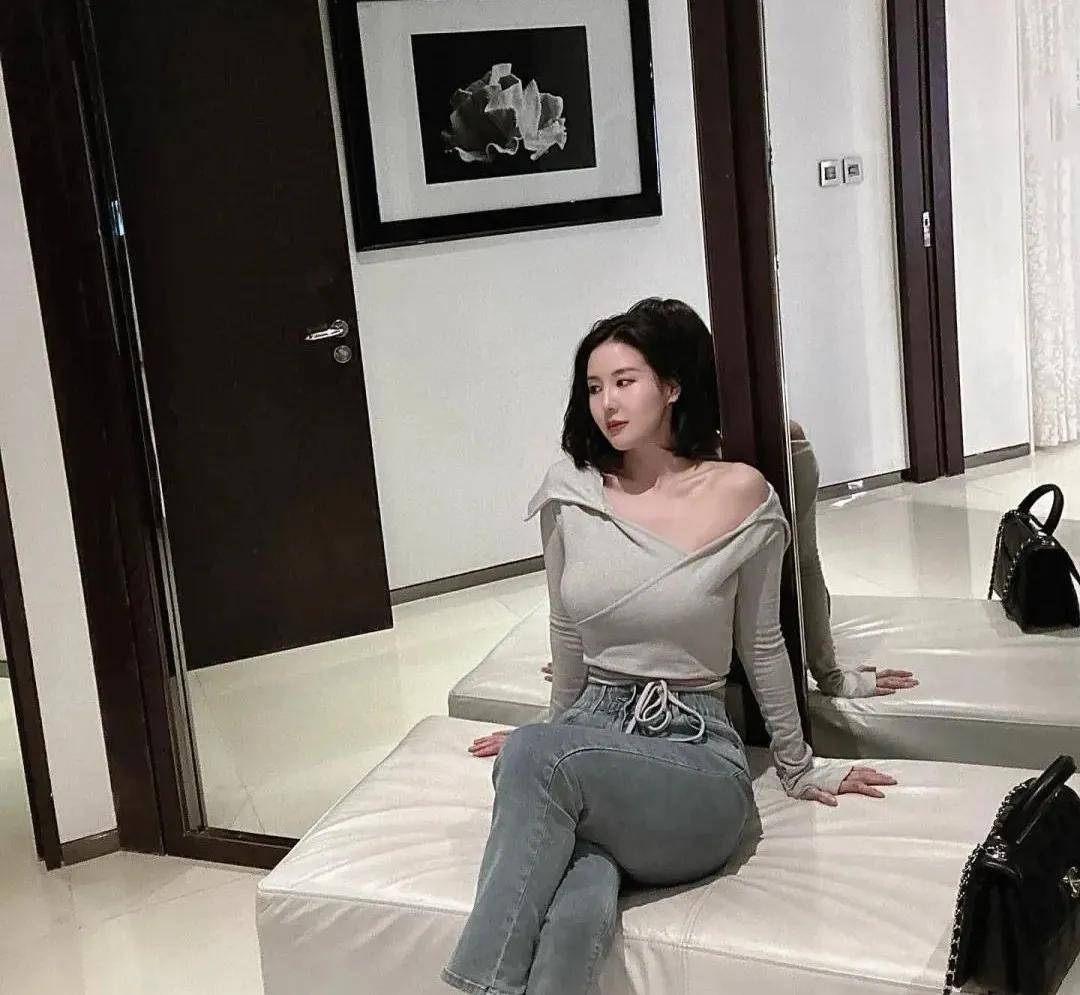 少妇扒开腿让我爽了一夜少妇扒开腿让我爽了一夜-第2张图片