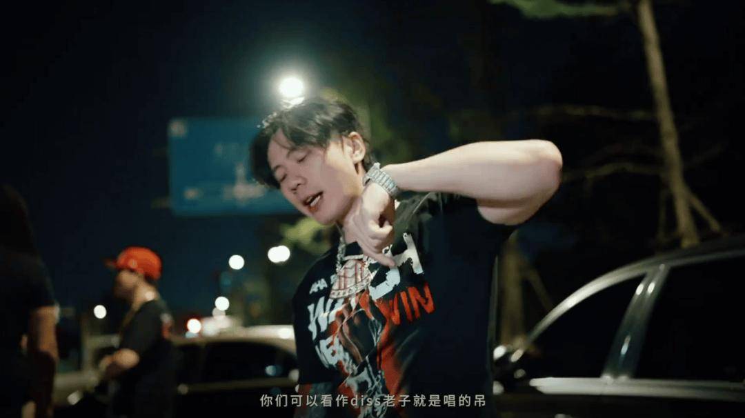 中国RAPPERDISSSUBS老大妈中国RAPPERDISSSUBS老大妈，音乐界的传奇人物