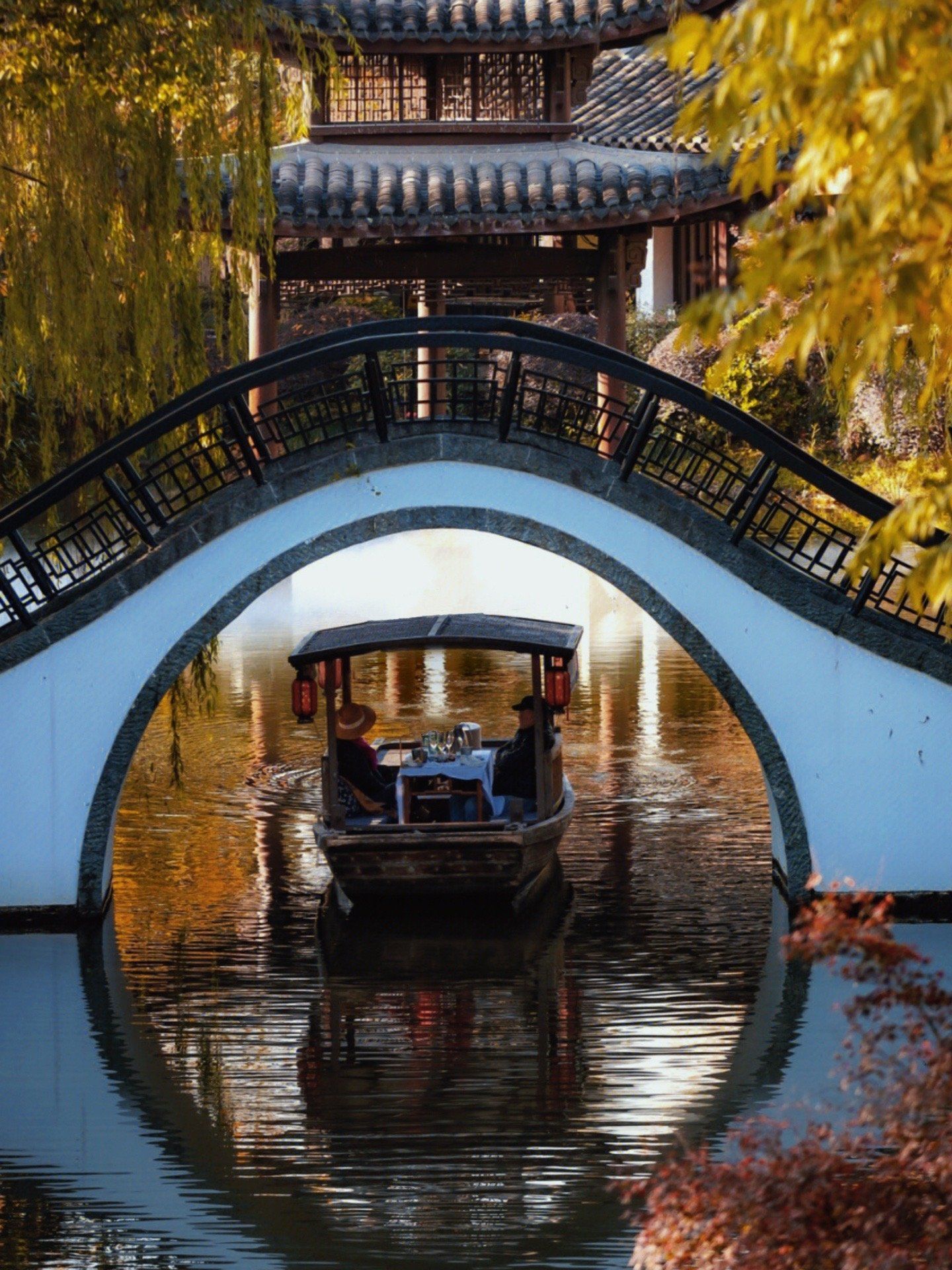 2023今晚澳门开一生一肖2023今晚澳门之夜，璀璨灯火下的浪漫之旅-第3张图片