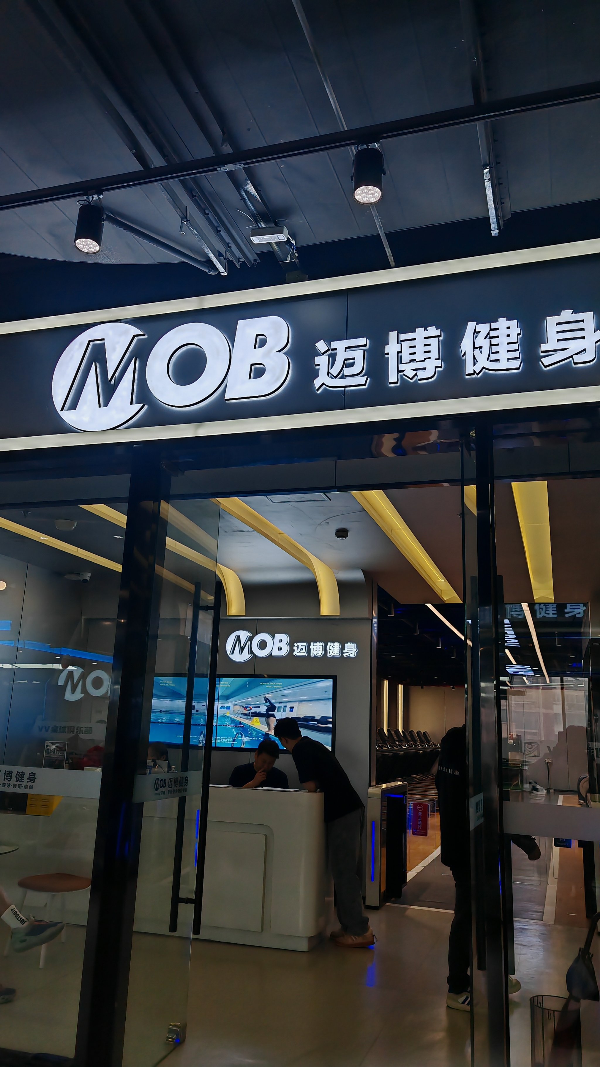 上海健身教练猛攻打桩上海健身教练猛攻打桩，引领健身新风潮