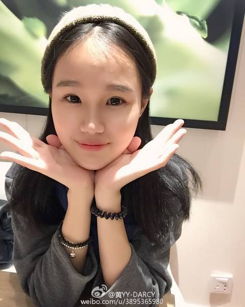 黄YY，魅力四溢的青春风采