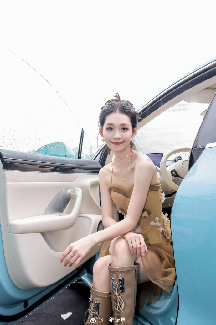 尤妮丝，优雅与智慧的女性典范