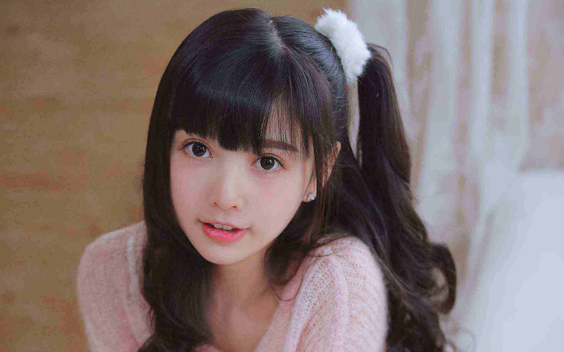 美女疯狂被免费网站吸引，无需下载即享精彩