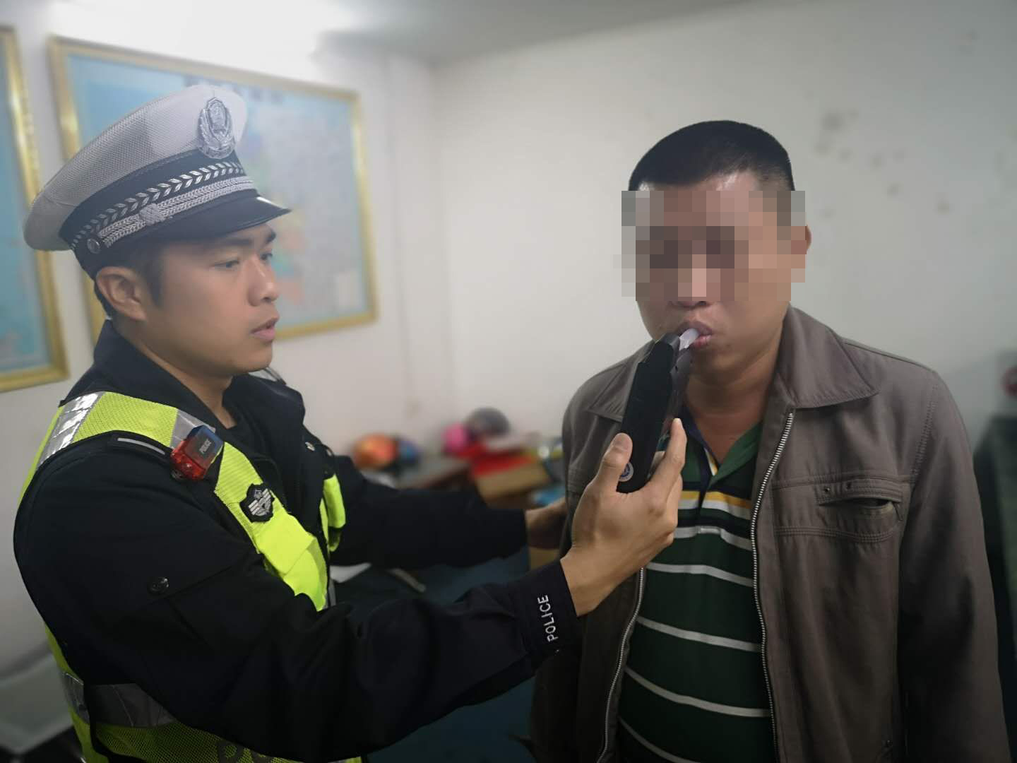 交警用菊花检查酒驾的文章交警用菊花检查酒驾-第3张图片