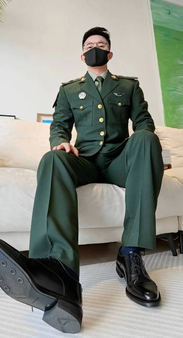 被教官cao到爽男男-第3张图片