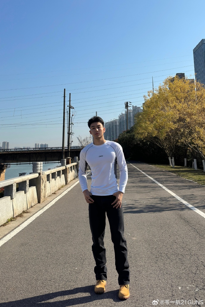 男人为什么都喜欢紧一点的男人为什么都喜欢紧身衣物