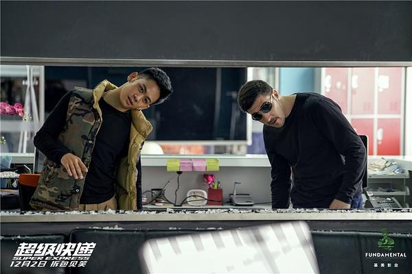 两个男的绑架了一个女的被两个男人玩好爽-第2张图片