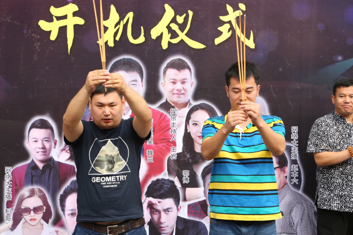 王俪丁王俪丁，才华横溢的艺术之星