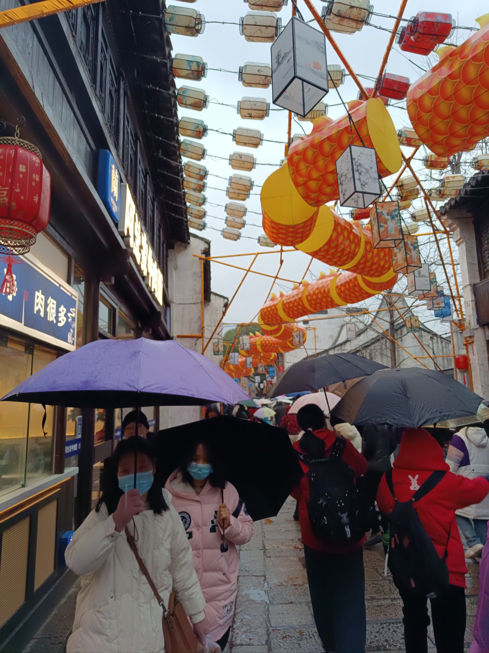 下雨天公交车站いうえぁ下雨天公交车站之我见-第1张图片