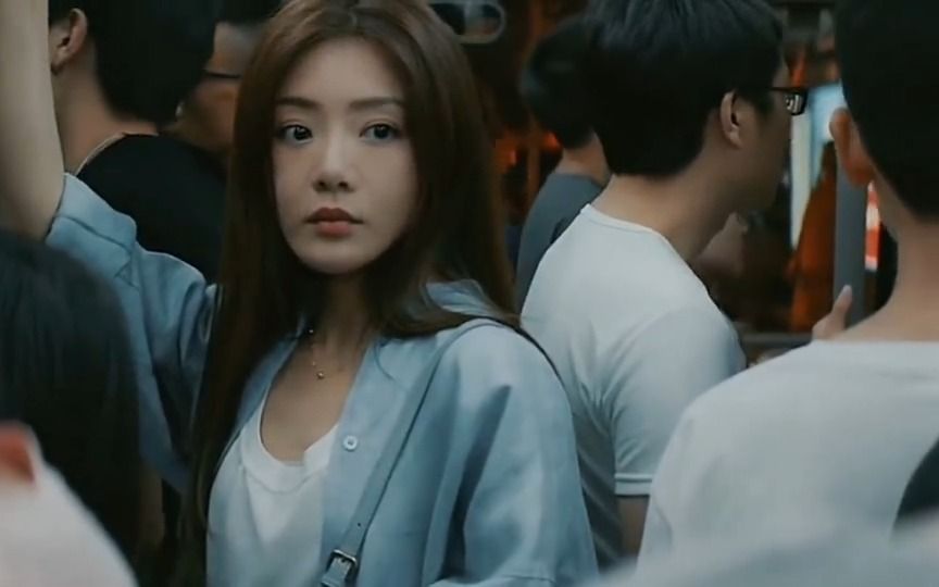 只能一个人晚上看视频不收费哔哩哔哩晚上一个人观看体验-第1张图片