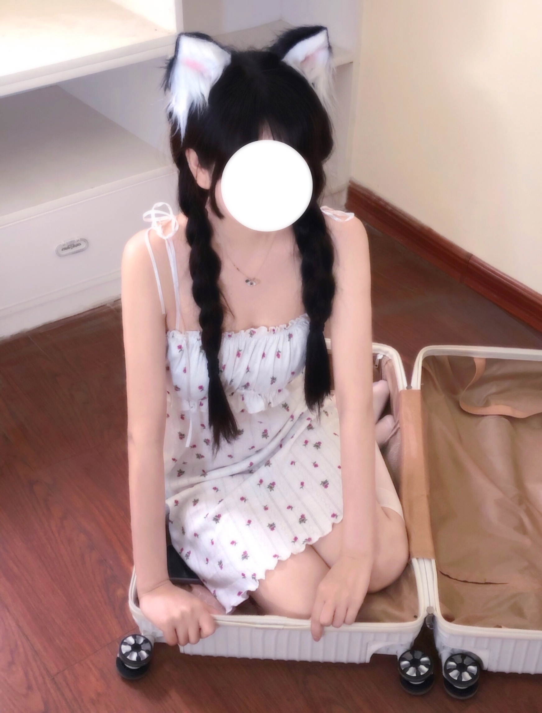 打扑克剧烈摇床不盖被子-第1张图片
