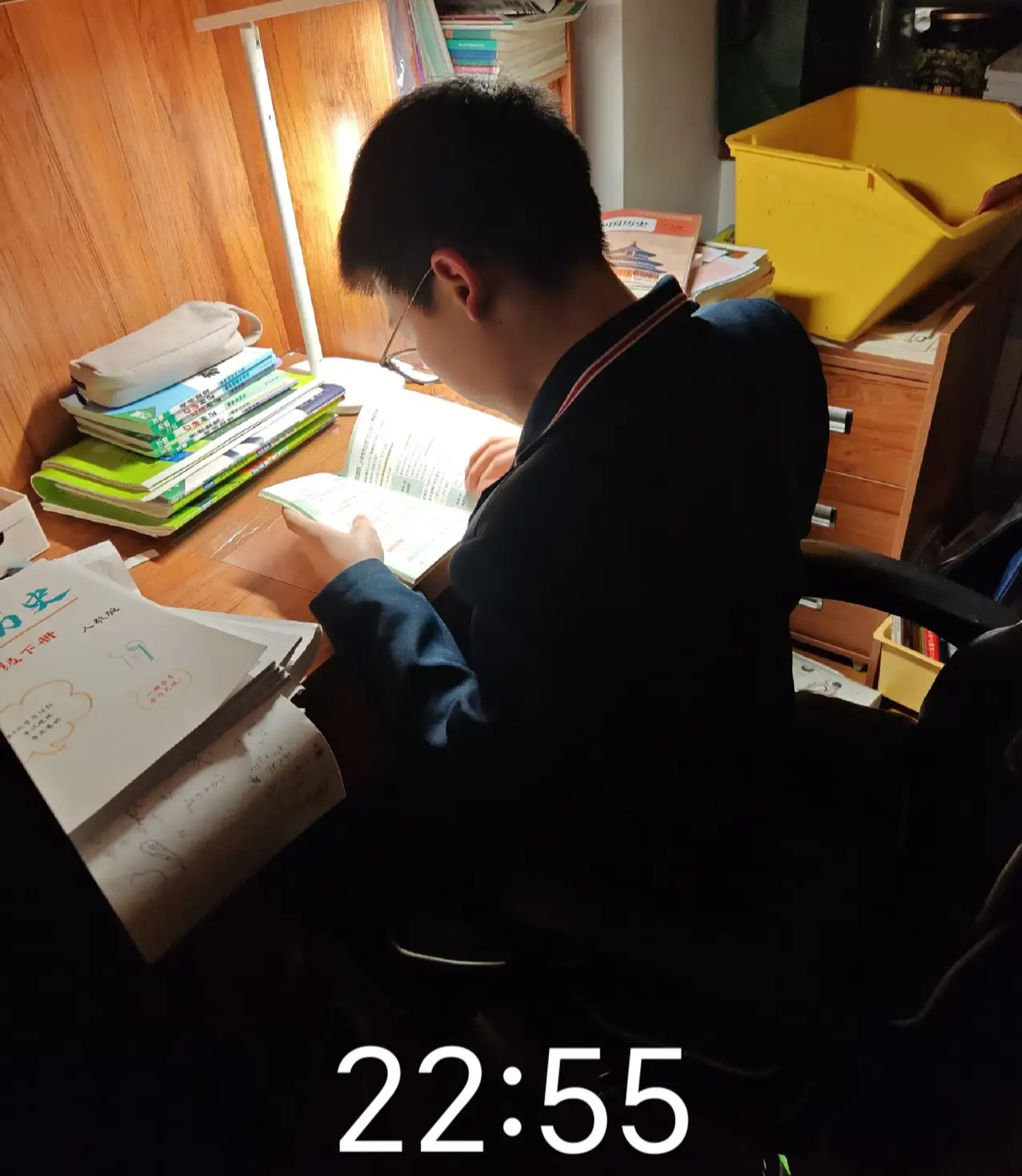 我坐在学霸的J上面写作业-第2张图片