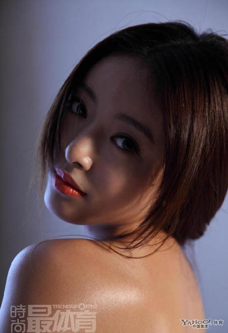 女性穿裤子阴沟凸起是咋回事艳女网，网络世界的魅力与诱惑