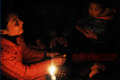 停电了被男同桌狂揉我奶胸停电之夜，男同桌的狂揉与我的奶胸-第1张图片