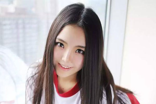 汤芳图片汤芳图片赏析