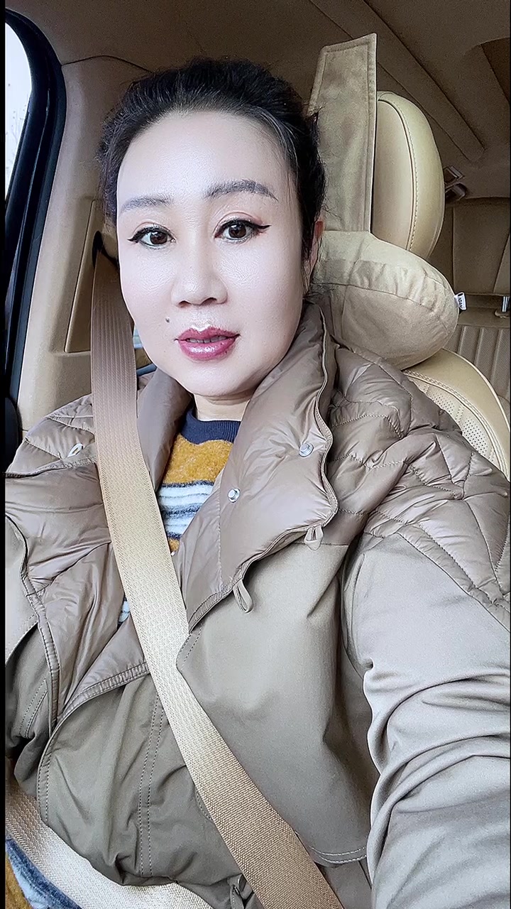 抖音月月大小姐最经典十首歌曲抖音月月大小姐，魅力四溢的时尚达人